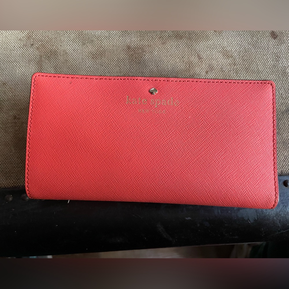 Kate Spade Vibrant tangerine wallet
